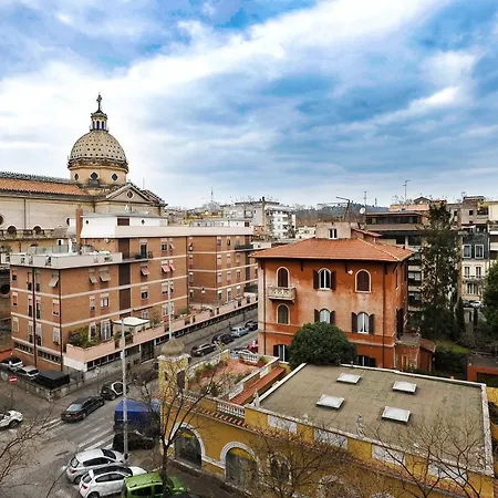 Domus Castroni Pompeo Magno Bed and Breakfast