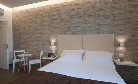 Domus Castroni Pompeo Magno 3* Roma