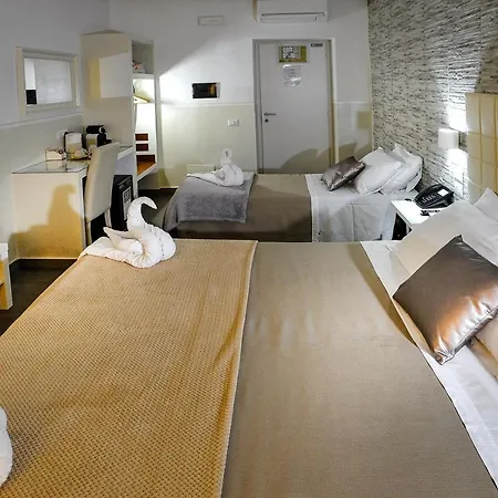 Domus Castroni Pompeo Magno Bed & Breakfast 3*