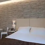 Domus Castroni Pompeo Magno 4* Roma